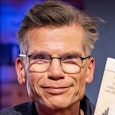 hee kijk een man met een kudt hee kijk een man met een kudt