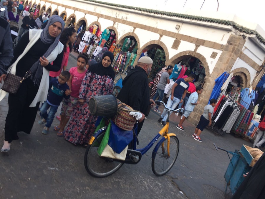 vaardigheid Moet Bestaan GeenStijl: Inspirerend. Man fietst naar Marokko op OV-fiets
