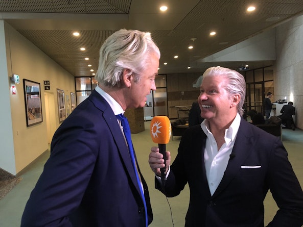 hee geert hee geert geert geert vind jij het ook wat allemaal die politiek nou he hee geert hee geert geert geert vind jij het ook wat allemaal die politiek nou he