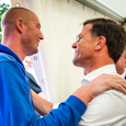 Kijk die Maarten van der Weijden dolblij zijn met deze meet&greet met een topzwemmer Kijk die Maarten van der Weijden dolblij zijn met deze meet&greet met een topzwemmer