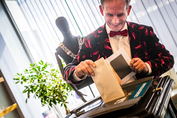 Vuilnisman, mag deze zak ook mee? Vuilnisman, mag deze zak ook mee?