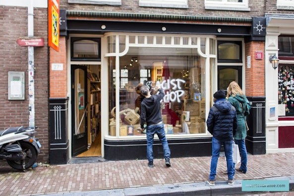 Aangezien iedereen tegenwoordig om helemaal niks al een racist is, zal dit ook wel weer nepnieuws zijn Aangezien iedereen tegenwoordig om helemaal niks al een racist is, zal dit ook wel weer nepnieuws zijn