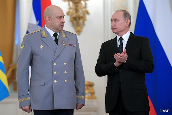Archieffoto: Poetin met de nieuwe Warlord voor Oekraïne: Sergei Surovikin
