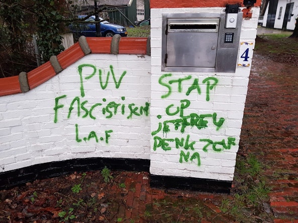 je bent zelf laf en je denkt zelf niet na je bent zelf laf en je denkt zelf niet na